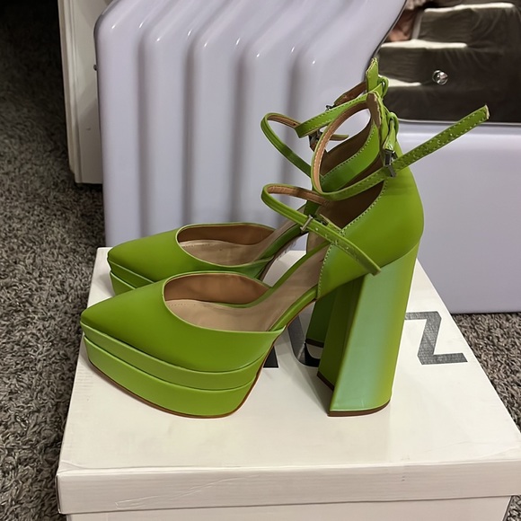Schutz elesee lime green pointy toe platform heels - Picture 3 of 6